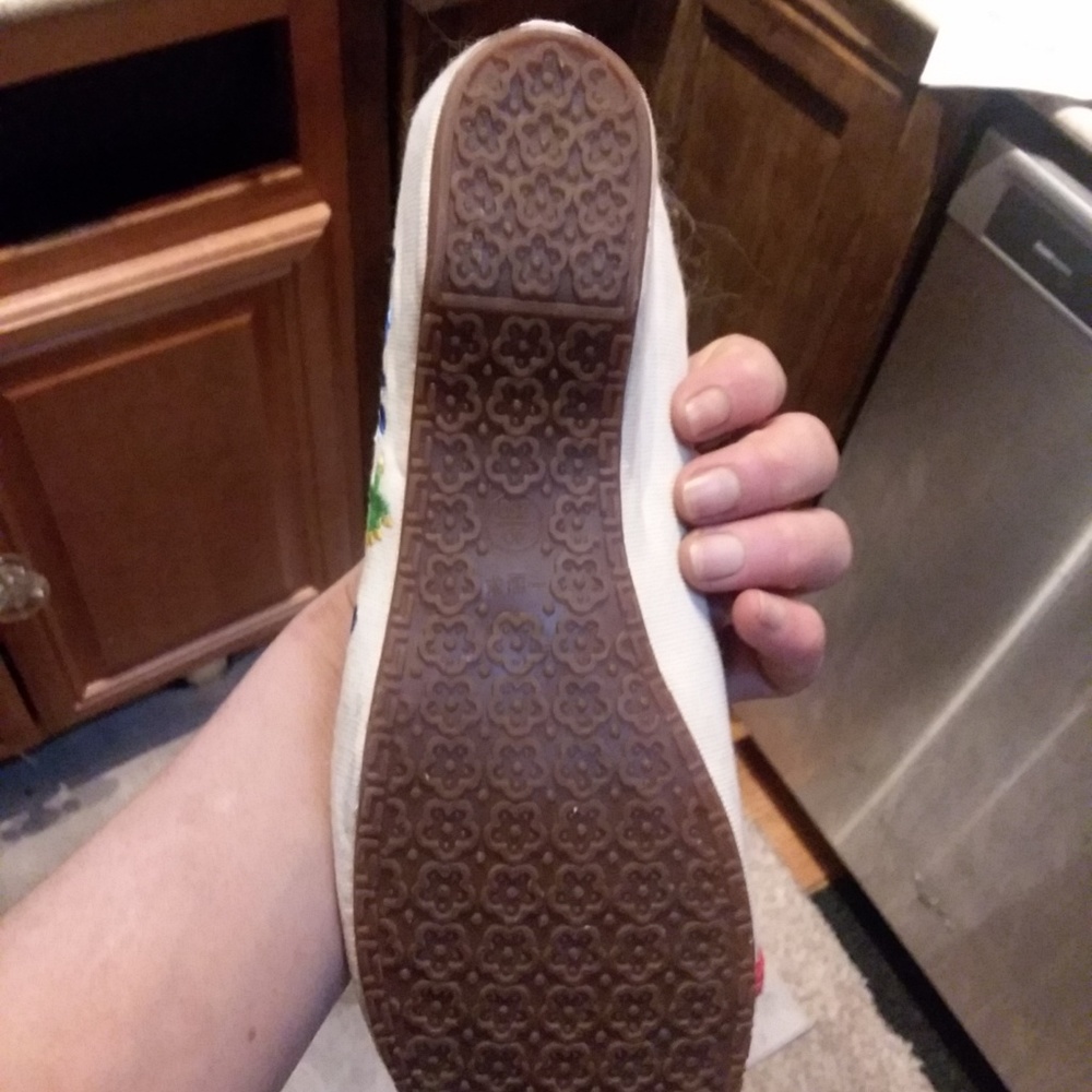 Shoes - Picture 4 of 4